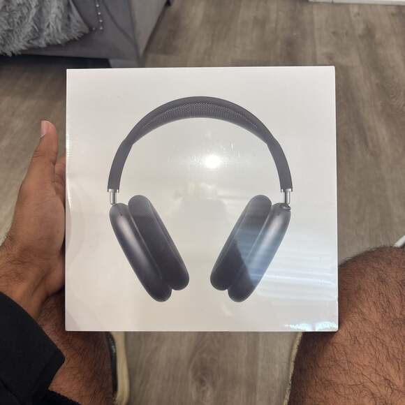 Apple AirPods Max Wireless Over-Ear Headphones - Space Gray - Picture 1 of 4